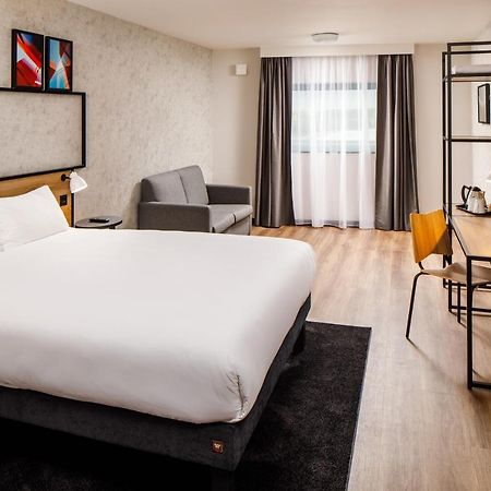 Ibis London Heathrow Terminal 5 Hotel Hillingdon Bagian luar foto