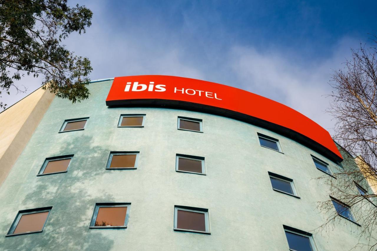 Ibis London Heathrow Terminal 5 Hotel Hillingdon Bagian luar foto