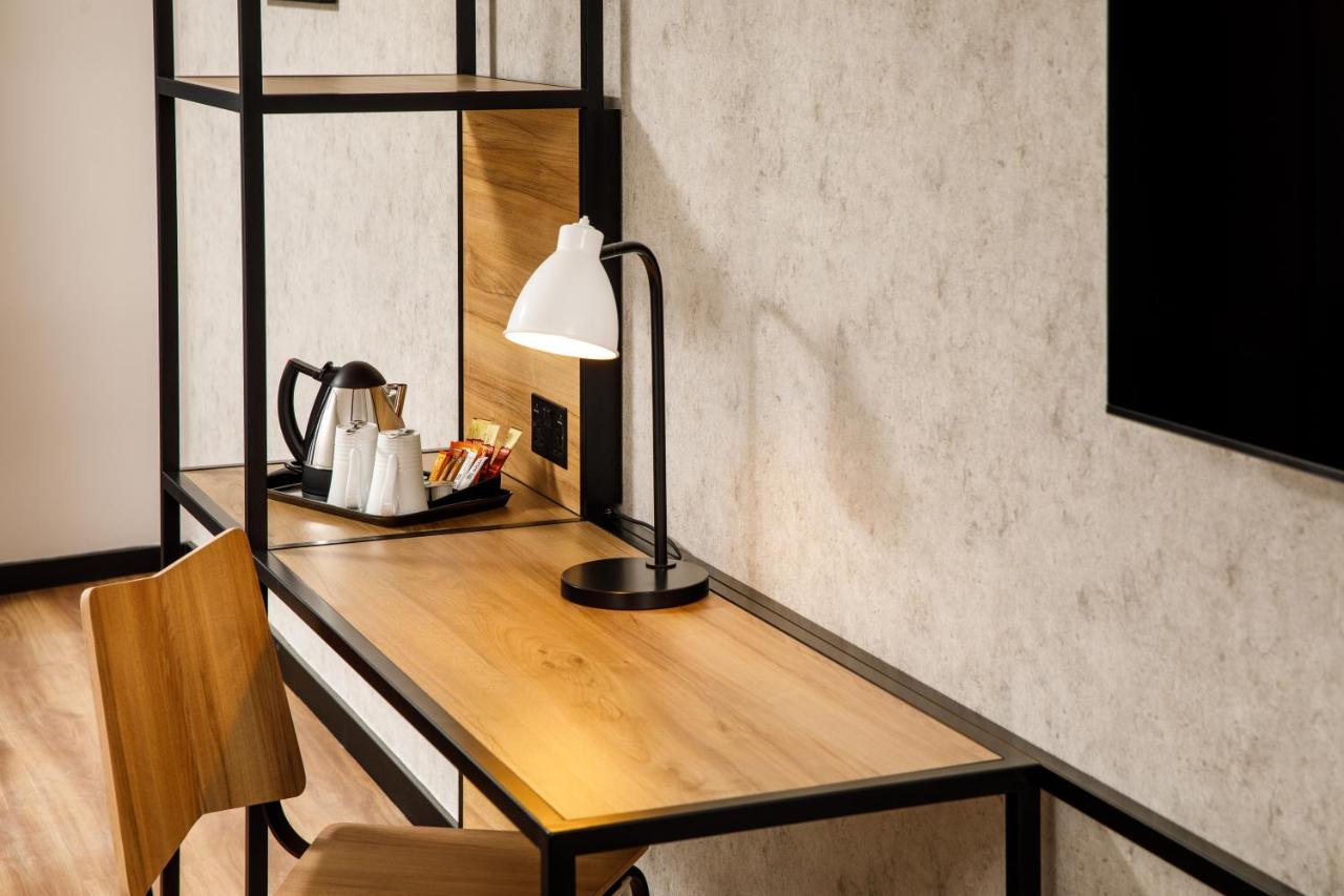 Ibis London Heathrow Terminal 5 Hotel Hillingdon Bagian luar foto