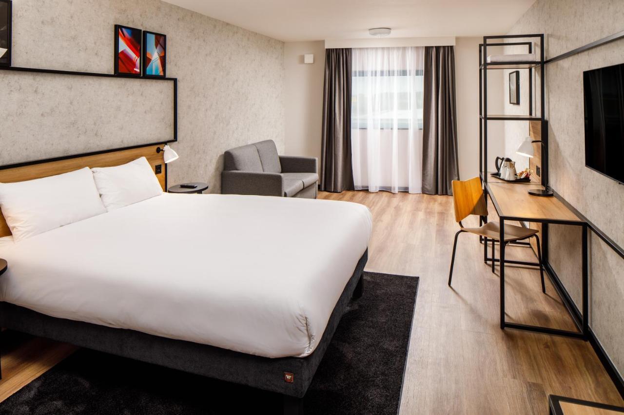 Ibis London Heathrow Terminal 5 Hotel Hillingdon Bagian luar foto