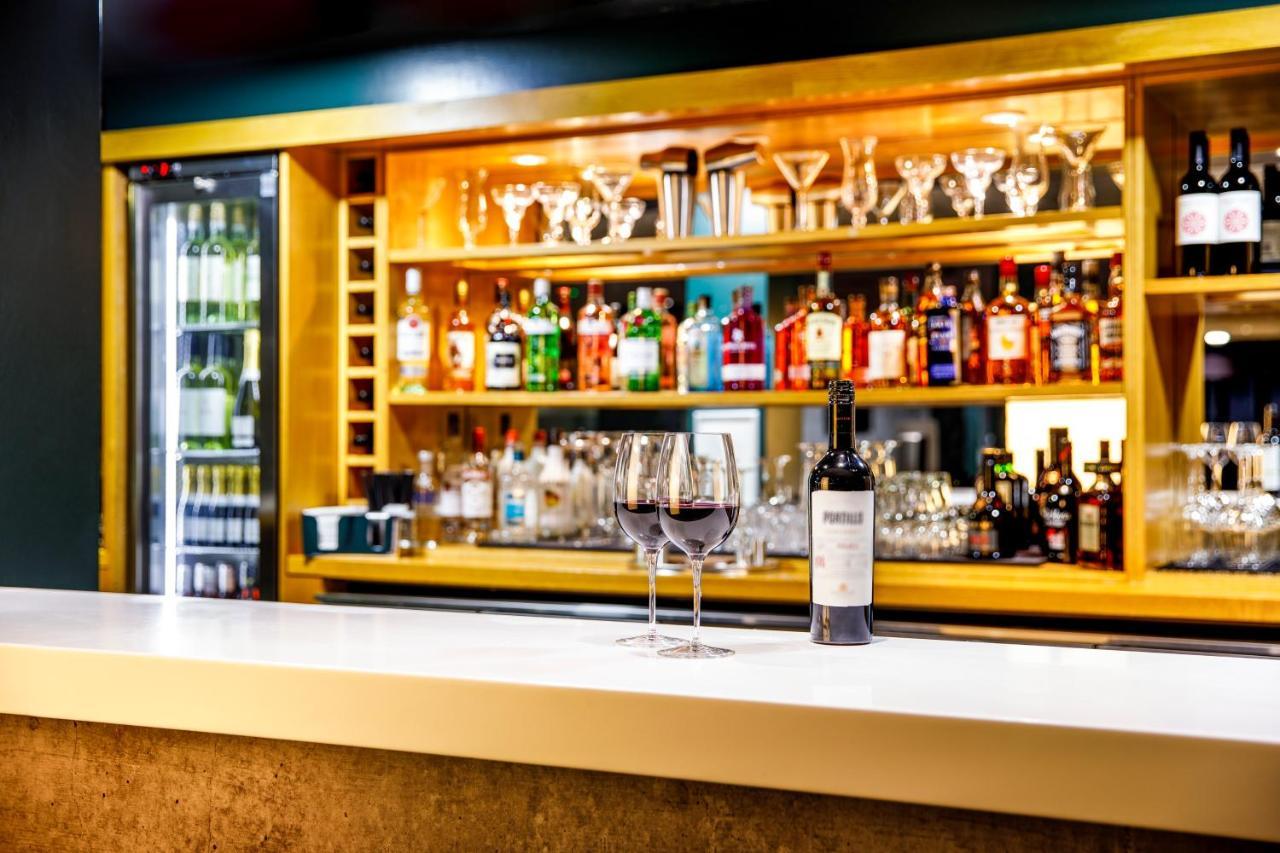 Ibis London Heathrow Terminal 5 Hotel Hillingdon Bagian luar foto