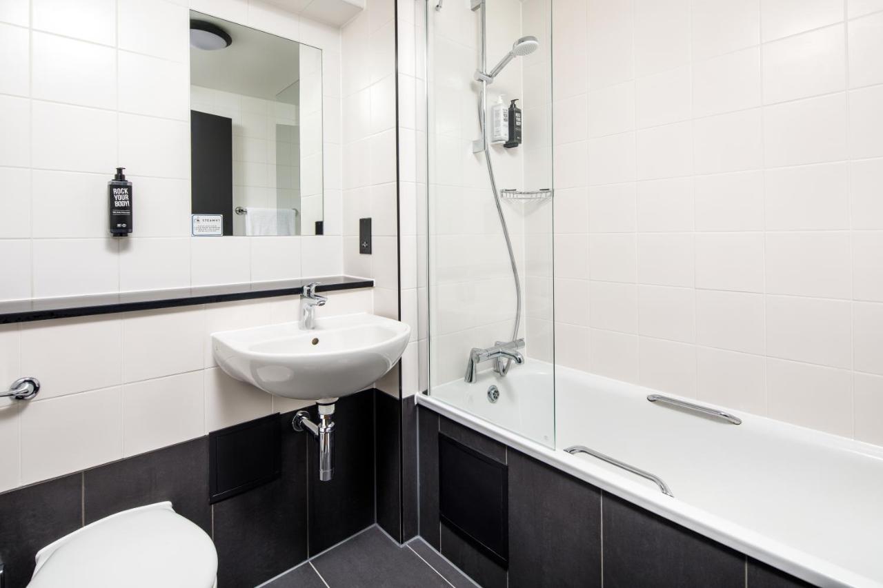 Ibis London Heathrow Terminal 5 Hotel Hillingdon Bagian luar foto