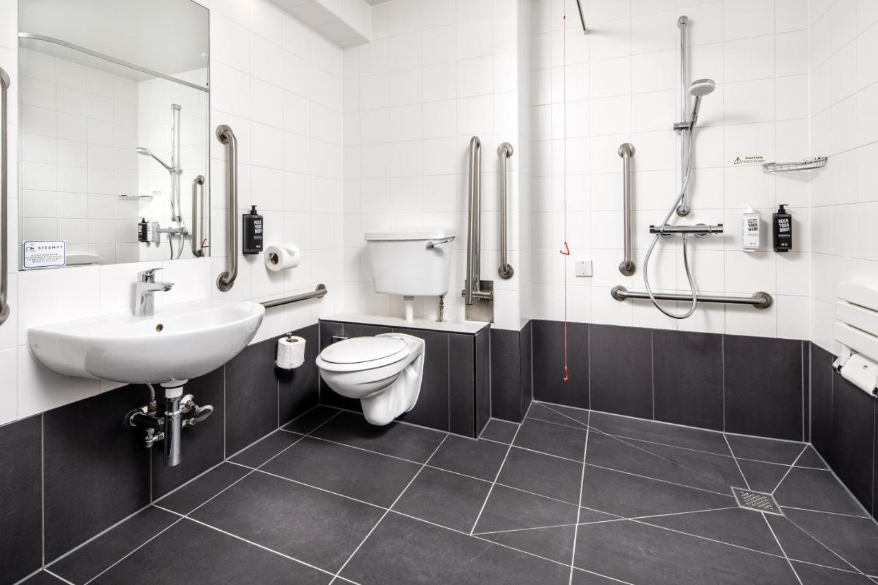 Ibis London Heathrow Terminal 5 Hotel Hillingdon Bagian luar foto